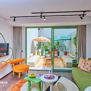 Stayhere - Cil - Vibrant Apartment
